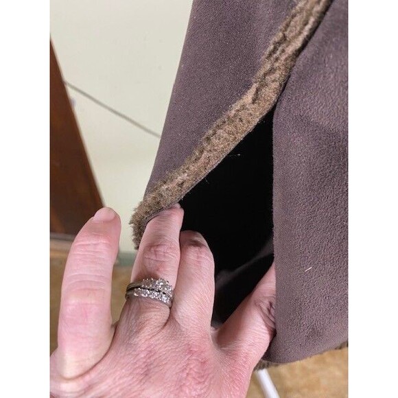 L.L. Bean Womens Sz XL Chocolate Brown Faux Suede Sherpa Lined Button Front Vest - Picture 6 of 12